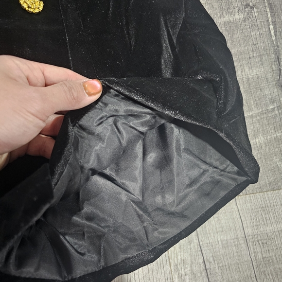 Hand Crafted Black and Gold Women's Set - Picture 4 of 10